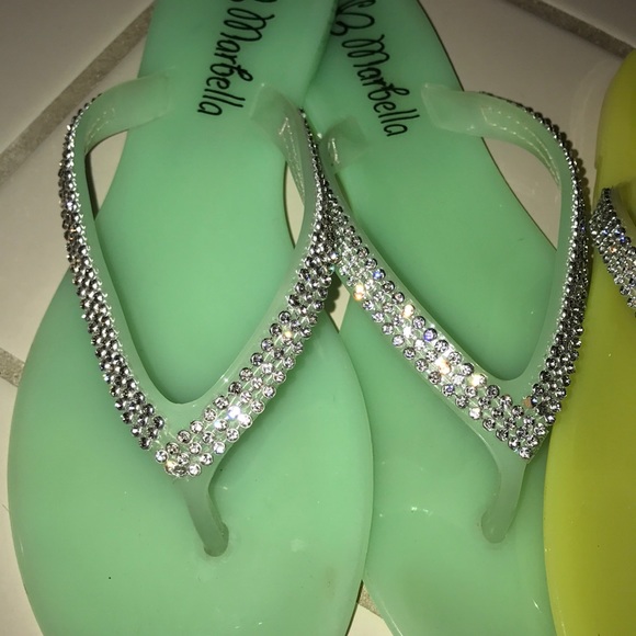 Set of rubber flip flops - Picture 2 of 6